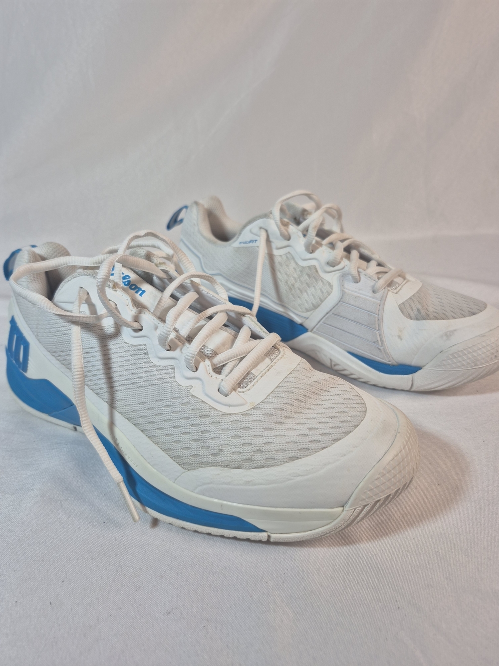 Wilson Rush Pro 4.5 Men’s Shoes – Wilson White and Blue Low-Top Tennis Sneakers
